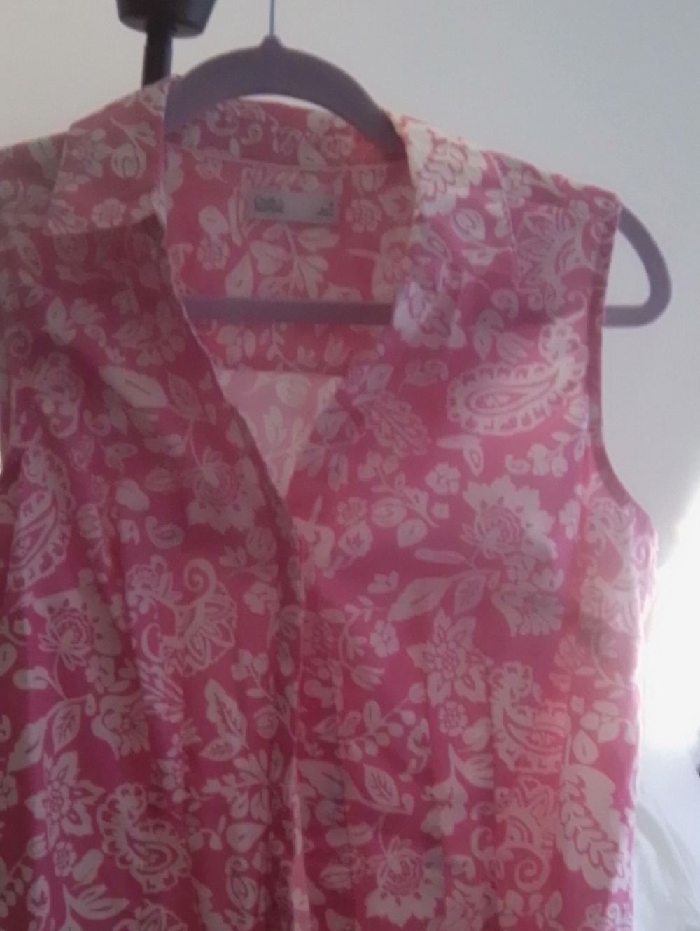 croft & barrow Pink and White Sleeveless Floral Button-Down Shirt